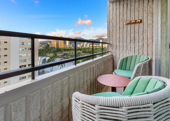 Wayfinder Waikiki - Voted Top 10 Best Hotels In Hawaii!